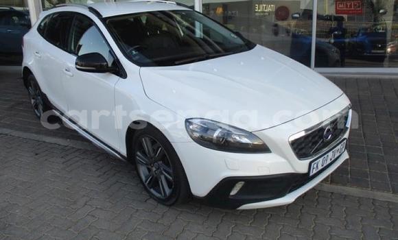 Nunua Ilio tumika Volvo C30 White Gari ndani ya Tshaneni nchini Lubombo Nunua Ilio tumika Volvo C30 White Gari ndani ya Tshaneni nchini Lubombo