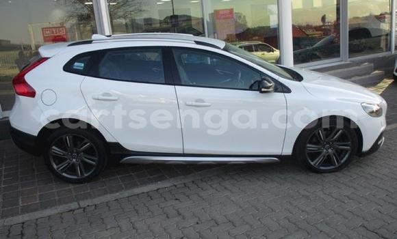 Nunua Ilio tumika Volvo C30 White Gari ndani ya Tshaneni nchini Lubombo Nunua Ilio tumika Volvo C30 White Gari ndani ya Tshaneni nchini Lubombo