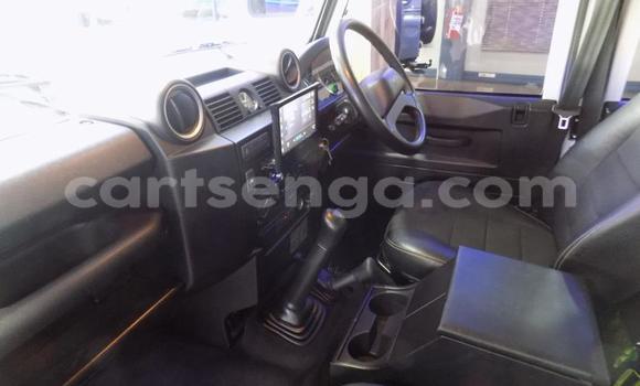 Nunua Ilio tumika Land Rover Defender White Gari ndani ya Manzini nchini Manzini