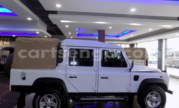 Nunua Ilio tumika Land Rover Defender White Gari ndani ya Manzini nchini Manzini Nunua Ilio tumika Land Rover Defender White Gari ndani ya Manzini nchini Manzini
