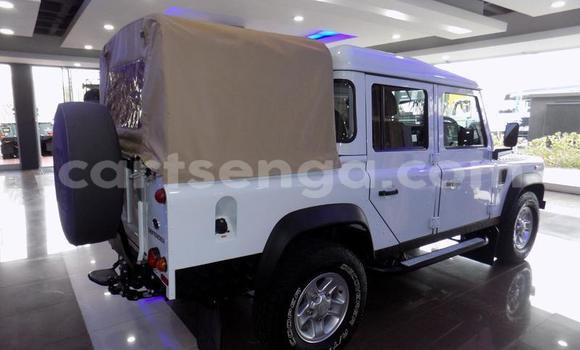 Nunua Ilio tumika Land Rover Defender White Gari ndani ya Manzini nchini Manzini Nunua Ilio tumika Land Rover Defender White Gari ndani ya Manzini nchini Manzini