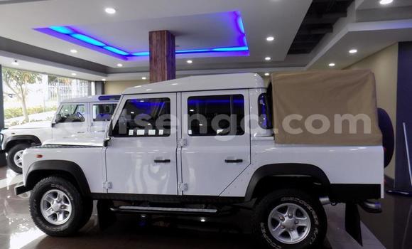Nunua Ilio tumika Land Rover Defender White Gari ndani ya Manzini nchini Manzini Nunua Ilio tumika Land Rover Defender White Gari ndani ya Manzini nchini Manzini