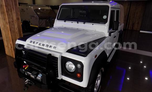 Nunua Ilio tumika Land Rover Defender White Gari ndani ya Manzini nchini Manzini Nunua Ilio tumika Land Rover Defender White Gari ndani ya Manzini nchini Manzini