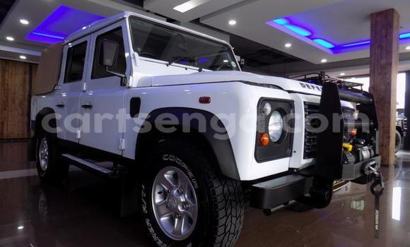 Nunua Ilio tumika Land Rover Defender White Gari ndani ya Manzini nchini Manzini Nunua Ilio tumika Land Rover Defender White Gari ndani ya Manzini nchini Manzini