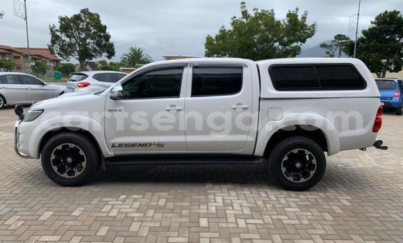 Nunua Ilio tumika Toyota Hilux White Gari ndani ya Ezulwini nchini Hhohho Nunua Ilio tumika Toyota Hilux White Gari ndani ya Ezulwini nchini Hhohho