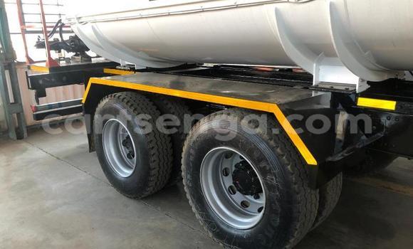 Nunua Ilio tumika Nissan UD White Lori ndani ya Ezulwini nchini Hhohho Nunua Ilio tumika Nissan UD White Lori ndani ya Ezulwini nchini Hhohho