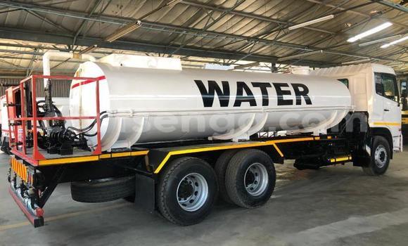 Nunua Ilio tumika Nissan UD White Lori ndani ya Ezulwini nchini Hhohho Nunua Ilio tumika Nissan UD White Lori ndani ya Ezulwini nchini Hhohho