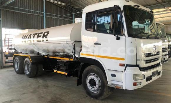 Nunua Ilio tumika Nissan UD White Lori ndani ya Ezulwini nchini Hhohho Nunua Ilio tumika Nissan UD White Lori ndani ya Ezulwini nchini Hhohho