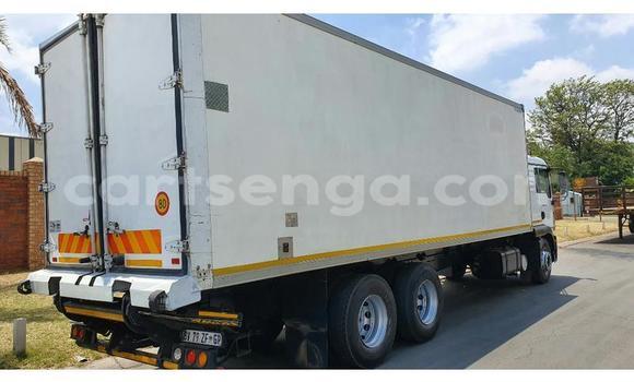 Nunua Ilio tumika Nissan UD White Lori ndani ya Ezulwini nchini Hhohho Nunua Ilio tumika Nissan UD White Lori ndani ya Ezulwini nchini Hhohho