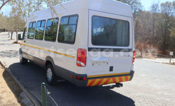 Nunua Ilio tumika IVECO Massif White Gari ndani ya Ezulwini nchini Hhohho Nunua Ilio tumika IVECO Massif White Gari ndani ya Ezulwini nchini Hhohho