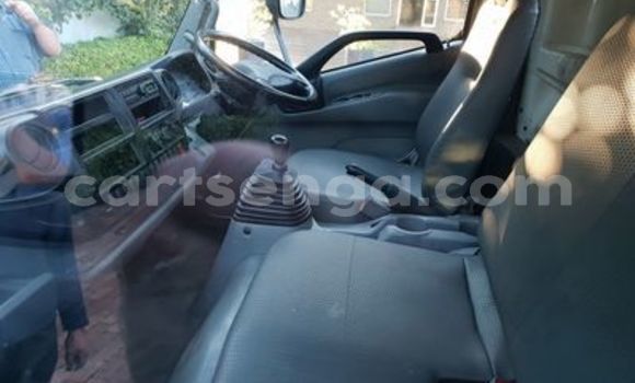 Nunua Ilio tumika Hino 300 Series White Lori ndani ya Ezulwini nchini Hhohho Nunua Ilio tumika Hino 300 Series White Lori ndani ya Ezulwini nchini Hhohho