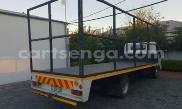 Nunua Ilio tumika Hino 300 Series White Lori ndani ya Ezulwini nchini Hhohho Nunua Ilio tumika Hino 300 Series White Lori ndani ya Ezulwini nchini Hhohho