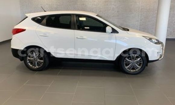 Nunua Ilio tumika Hyundai ix35 White Gari ndani ya Big Bend nchini Lubombo Nunua Ilio tumika Hyundai ix35 White Gari ndani ya Big Bend nchini Lubombo