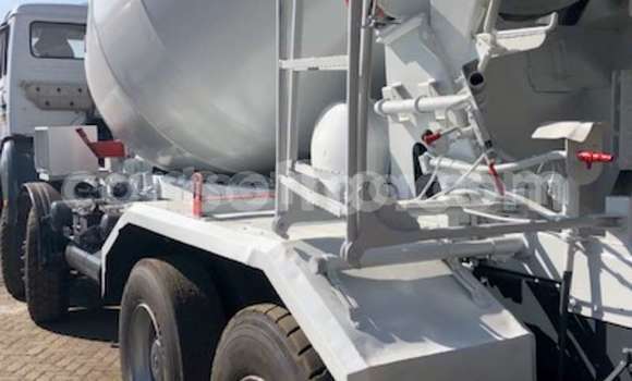 Buy Used Caterpillar 120 White Truck in Ezulwini in Hhohho Buy Used Caterpillar 120 White Truck in Ezulwini in Hhohho