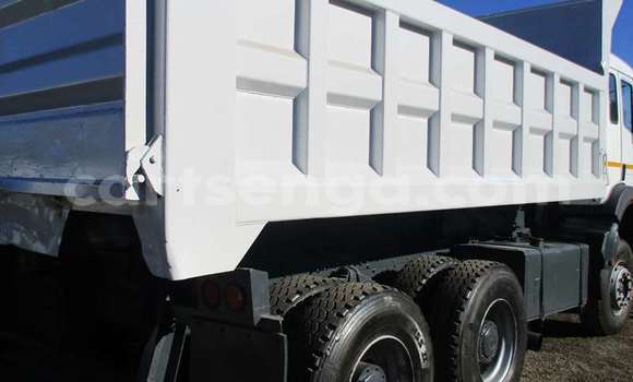 Acheter Occasion Utilitaire Mercedes‒Benz Tipper Blanc à Ezulwini, Hhohho Acheter Occasion Utilitaire Mercedes‒Benz Tipper Blanc à Ezulwini, Hhohho