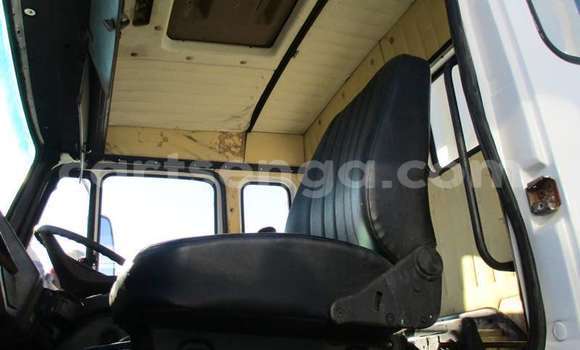 Acheter Occasion Utilitaire Mercedes‒Benz Tipper Blanc à Ezulwini, Hhohho Acheter Occasion Utilitaire Mercedes‒Benz Tipper Blanc à Ezulwini, Hhohho