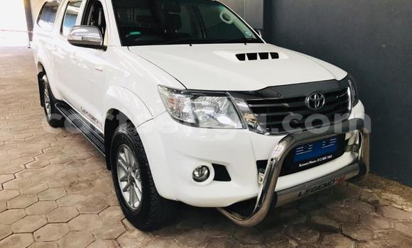 Buy Used Toyota Hilux White Car in Matsapha in Manzini Buy Used Toyota Hilux White Car in Matsapha in Manzini