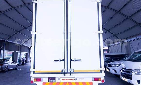 Nunua Ilio tumika Hino 300 Series White Lori ndani ya Manzini nchini Manzini Nunua Ilio tumika Hino 300 Series White Lori ndani ya Manzini nchini Manzini