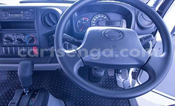 Nunua Ilio tumika Hino 300 Series White Lori ndani ya Manzini nchini Manzini Nunua Ilio tumika Hino 300 Series White Lori ndani ya Manzini nchini Manzini