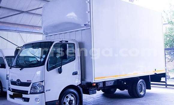 Nunua Ilio tumika Hino 300 Series White Lori ndani ya Manzini nchini Manzini Nunua Ilio tumika Hino 300 Series White Lori ndani ya Manzini nchini Manzini