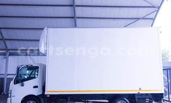 Nunua Ilio tumika Hino 300 Series White Lori ndani ya Manzini nchini Manzini Nunua Ilio tumika Hino 300 Series White Lori ndani ya Manzini nchini Manzini