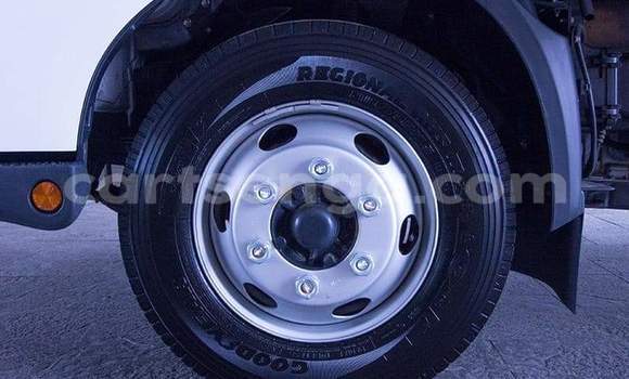 Nunua Ilio tumika Hino 300 Series White Lori ndani ya Manzini nchini Manzini Nunua Ilio tumika Hino 300 Series White Lori ndani ya Manzini nchini Manzini