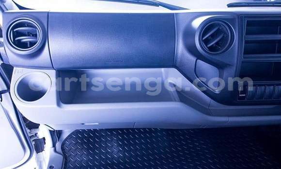 Nunua Ilio tumika Hino 300 Series White Lori ndani ya Manzini nchini Manzini Nunua Ilio tumika Hino 300 Series White Lori ndani ya Manzini nchini Manzini