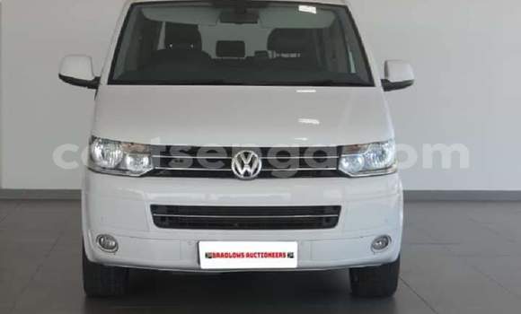 Buy Used Volkswagen Caravelle White Car in Manzini in Manzini Buy Used Volkswagen Caravelle White Car in Manzini in Manzini