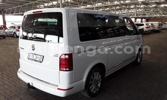 Buy Used Volkswagen Caravelle White Car in Ezulwini in Hhohho Buy Used Volkswagen Caravelle White Car in Ezulwini in Hhohho