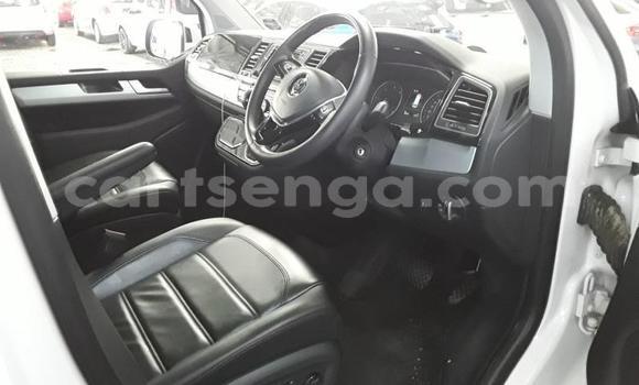 Buy Used Volkswagen Caravelle White Car in Ezulwini in Hhohho Buy Used Volkswagen Caravelle White Car in Ezulwini in Hhohho