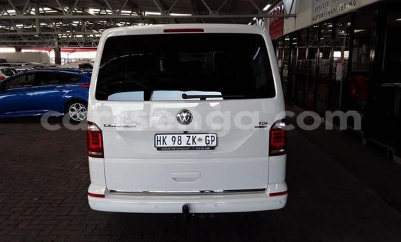 Buy Used Volkswagen Caravelle White Car in Ezulwini in Hhohho Buy Used Volkswagen Caravelle White Car in Ezulwini in Hhohho