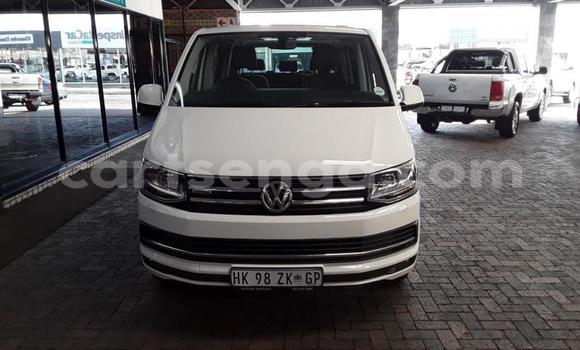 Buy Used Volkswagen Caravelle White Car in Ezulwini in Hhohho Buy Used Volkswagen Caravelle White Car in Ezulwini in Hhohho