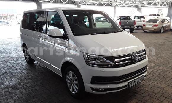 Buy Used Volkswagen Caravelle White Car in Ezulwini in Hhohho Buy Used Volkswagen Caravelle White Car in Ezulwini in Hhohho