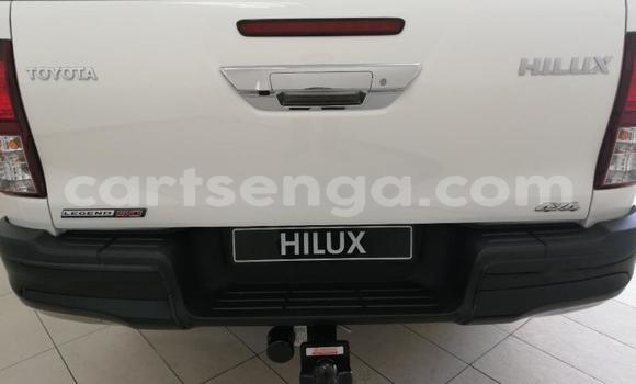 Nunua Ilio tumika Toyota Hilux White Gari ndani ya Ezulwini nchini Hhohho Nunua Ilio tumika Toyota Hilux White Gari ndani ya Ezulwini nchini Hhohho