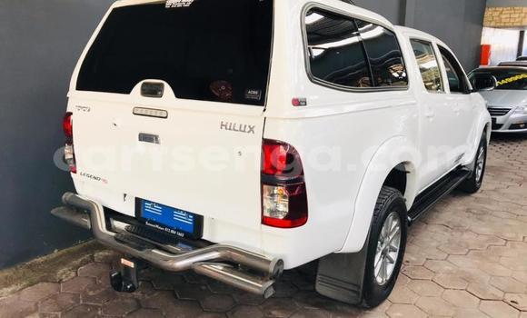 Nunua Ilio tumika Toyota Hilux White Gari ndani ya Manzini nchini Manzini Nunua Ilio tumika Toyota Hilux White Gari ndani ya Manzini nchini Manzini