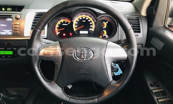 Nunua Ilio tumika Toyota Hilux White Gari ndani ya Manzini nchini Manzini Nunua Ilio tumika Toyota Hilux White Gari ndani ya Manzini nchini Manzini