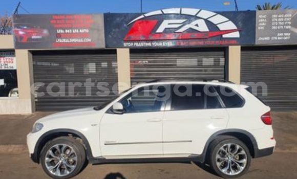 Nunua Ilio tumika BMW X5 White Gari ndani ya Ezulwini nchini Hhohho Nunua Ilio tumika BMW X5 White Gari ndani ya Ezulwini nchini Hhohho