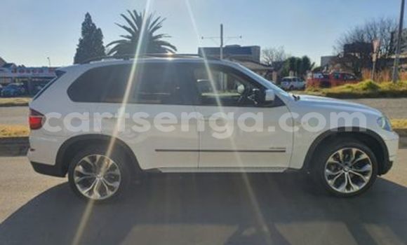 Nunua Ilio tumika BMW X5 White Gari ndani ya Ezulwini nchini Hhohho Nunua Ilio tumika BMW X5 White Gari ndani ya Ezulwini nchini Hhohho