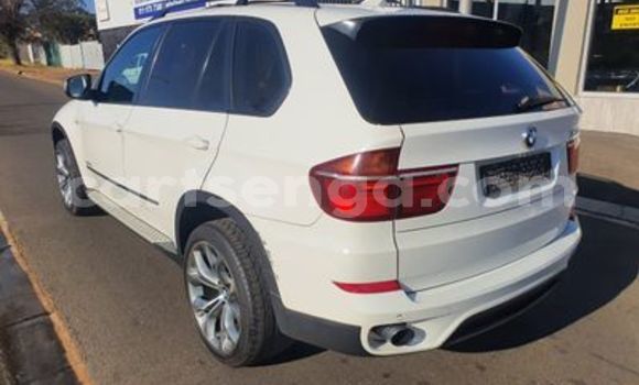 Nunua Ilio tumika BMW X5 White Gari ndani ya Ezulwini nchini Hhohho Nunua Ilio tumika BMW X5 White Gari ndani ya Ezulwini nchini Hhohho