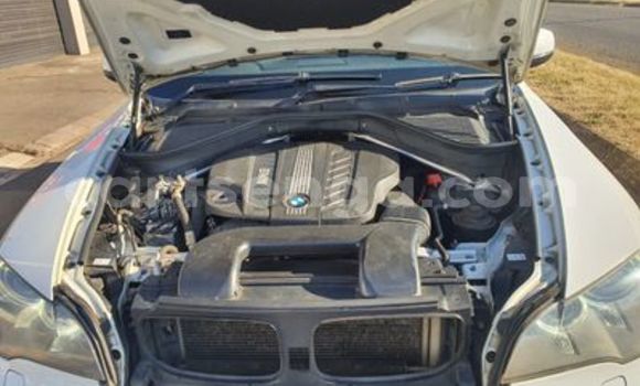 Nunua Ilio tumika BMW X5 White Gari ndani ya Ezulwini nchini Hhohho Nunua Ilio tumika BMW X5 White Gari ndani ya Ezulwini nchini Hhohho