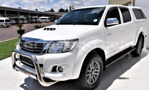 Buy Used Toyota Hilux White Car in Ezulwini in Hhohho Buy Used Toyota Hilux White Car in Ezulwini in Hhohho