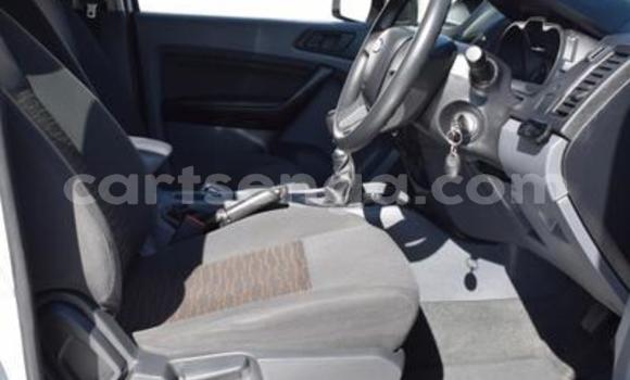 Nunua Ilio tumika Ford Ranger White Gari ndani ya Ezulwini nchini Hhohho Nunua Ilio tumika Ford Ranger White Gari ndani ya Ezulwini nchini Hhohho