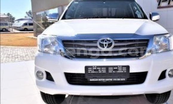 Buy Used Toyota Hilux White Car in Ezulwini in Hhohho Buy Used Toyota Hilux White Car in Ezulwini in Hhohho