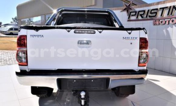 Buy Used Toyota Hilux White Car in Ezulwini in Hhohho Buy Used Toyota Hilux White Car in Ezulwini in Hhohho