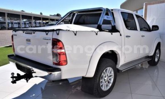 Buy Used Toyota Hilux White Car in Ezulwini in Hhohho Buy Used Toyota Hilux White Car in Ezulwini in Hhohho