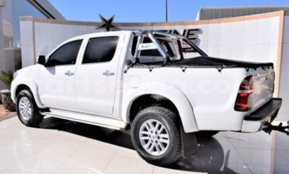 Buy Used Toyota Hilux White Car in Ezulwini in Hhohho Buy Used Toyota Hilux White Car in Ezulwini in Hhohho