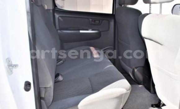 Buy Used Toyota Hilux White Car in Ezulwini in Hhohho Buy Used Toyota Hilux White Car in Ezulwini in Hhohho