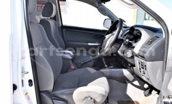 Buy Used Toyota Hilux White Car in Ezulwini in Hhohho Buy Used Toyota Hilux White Car in Ezulwini in Hhohho