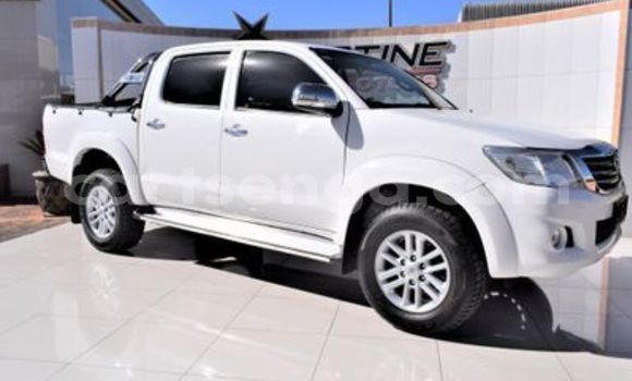 Buy Used Toyota Hilux White Car in Ezulwini in Hhohho Buy Used Toyota Hilux White Car in Ezulwini in Hhohho