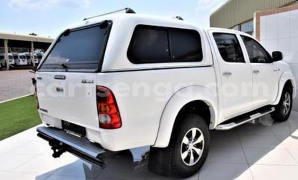 Buy Used Toyota Hilux White Car in Ezulwini in Hhohho Buy Used Toyota Hilux White Car in Ezulwini in Hhohho